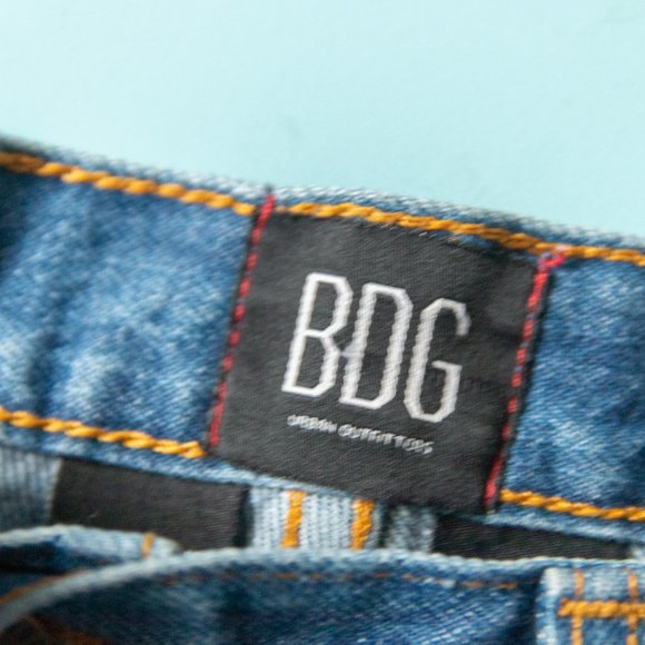Urban Outfitters BDG Boyfriend Low Rise Distressed Cutoff Super Short Size 28 - Picture 5 of 8